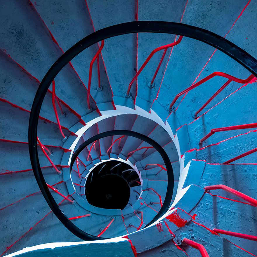 escalier-bleu-rouge