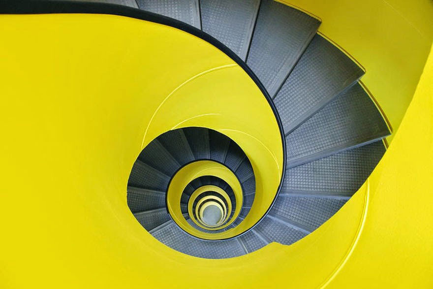 escalier-jaune-gris