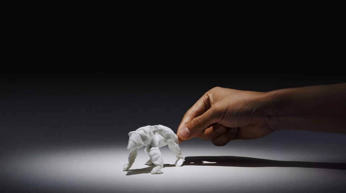 un-artiste-japonais-transforme-des-mouchoirs-en-papiers-en-de-magnifiques-animaux-dans-une-video-stop-motion-pleine-de-legerete5