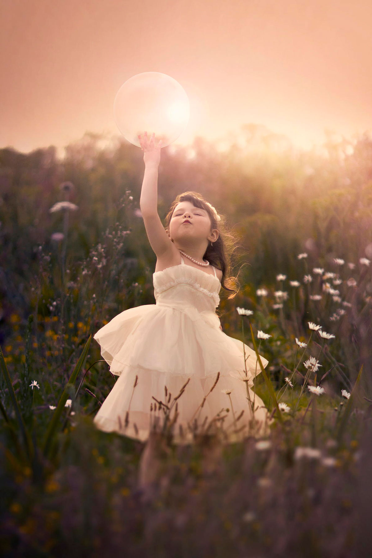 fille-robe-blanche-champs