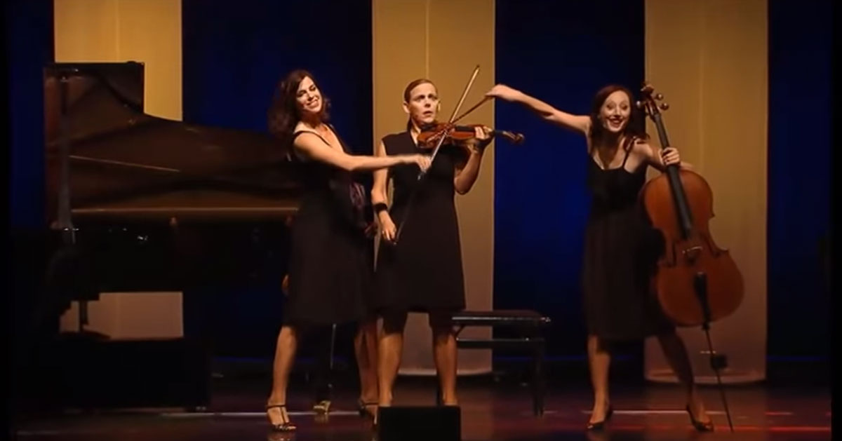 musiciennes-jouent-sur-instruments-collegue