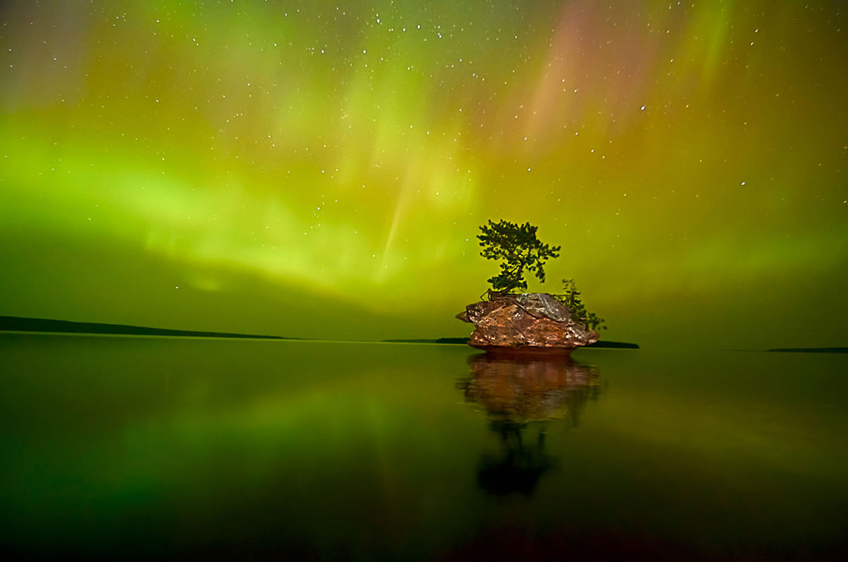 aurore-boreale-ilot-lac