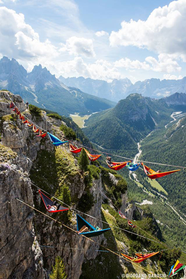 multitudes-hamacs-suspendus-alpes