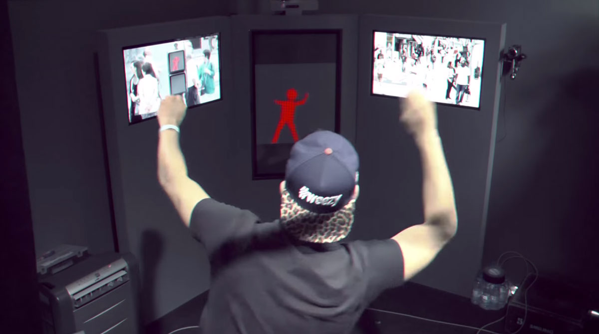 passant-danse-devant-cameras