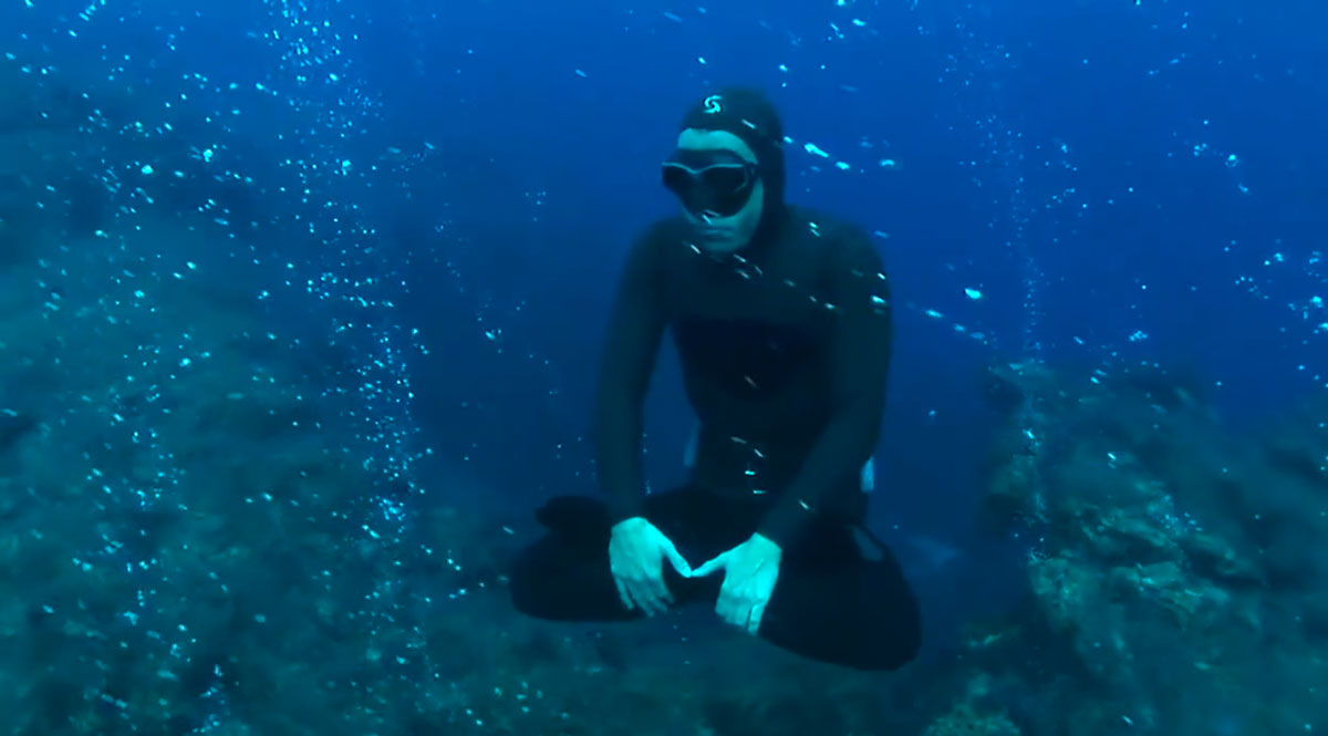 plongeur-assis-tailleur