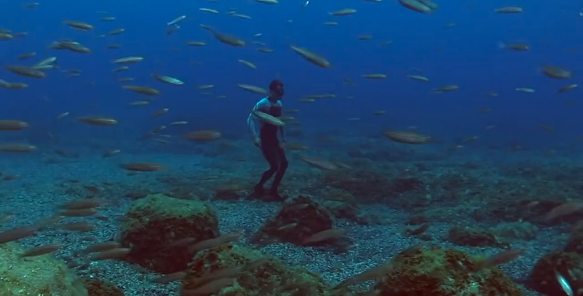 plonguer-marche-fond-ocean