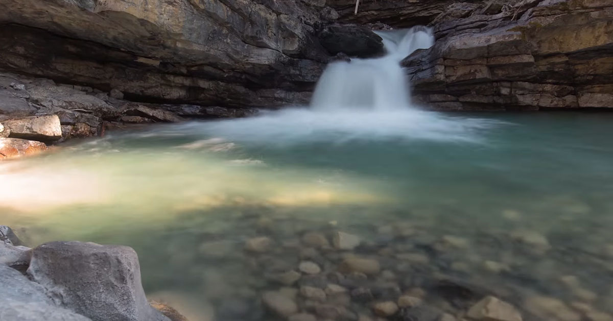 cascade-galet-rochers