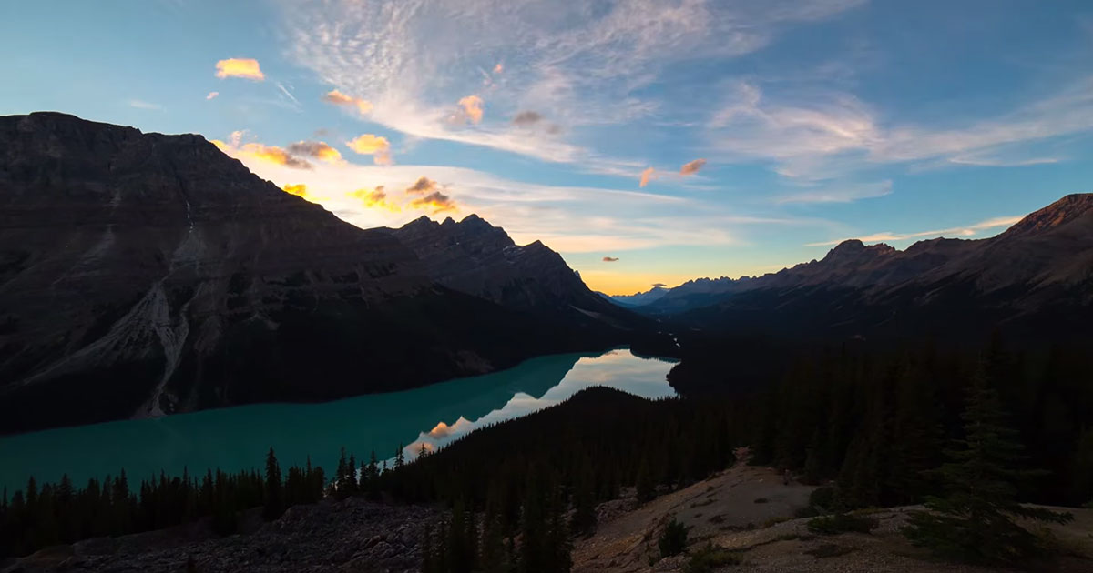 couche-soleil-montagnes-pins