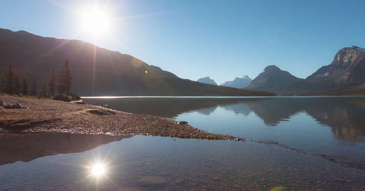 soleil-illumine-lac-foret