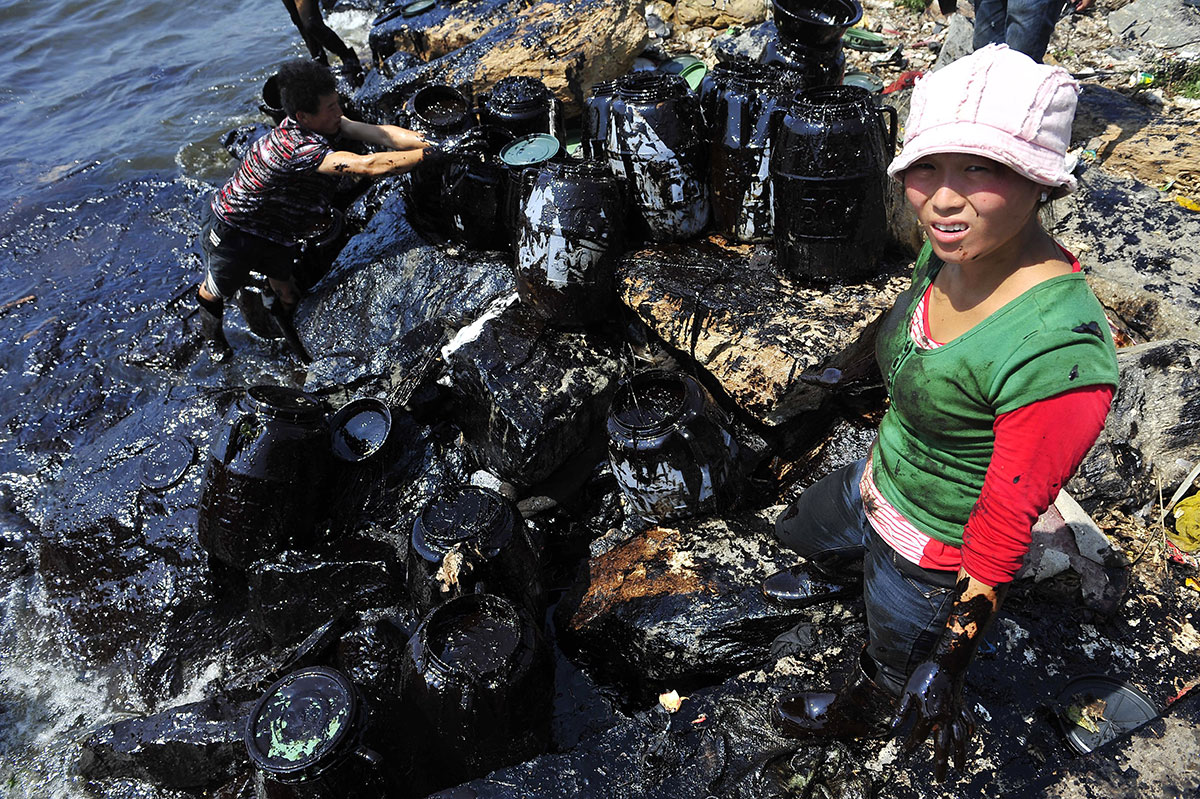 chine-pollution-petrole-femmes