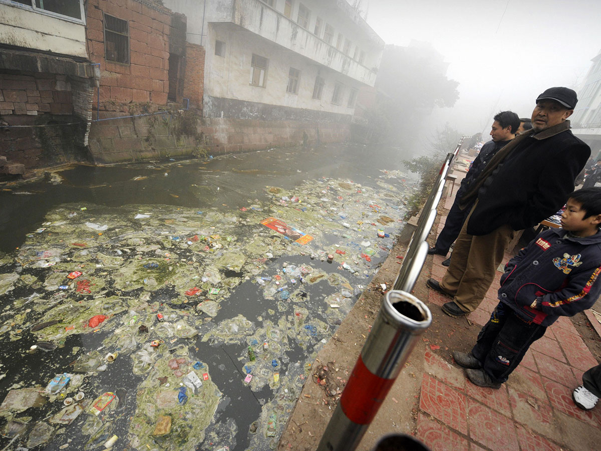 chine-pollution-riviere-sale