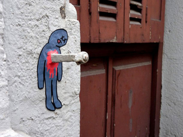Funny-Street-Art-07-poignard