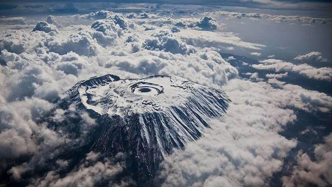 Hublot-avion-Kilimandjaro-afrique