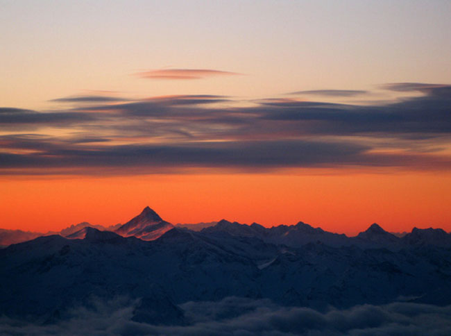 Hublot-avion-lever-soleil-autriche