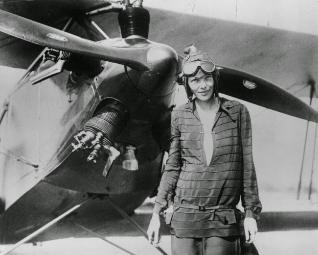 avion-traverse-Altantique-Amelia-Earhart