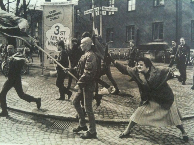 femme-suedoise-deporte-frappe-nazi