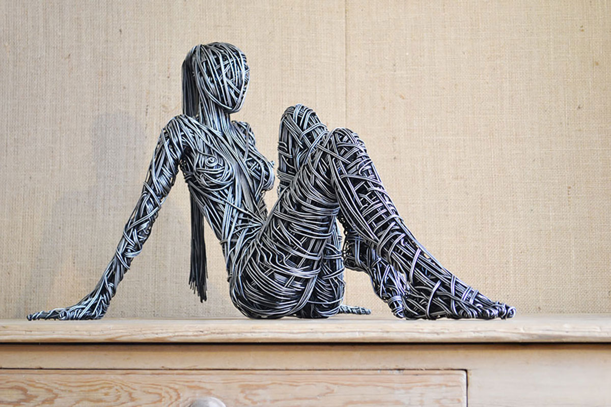 sculpture-fer-femme-assise