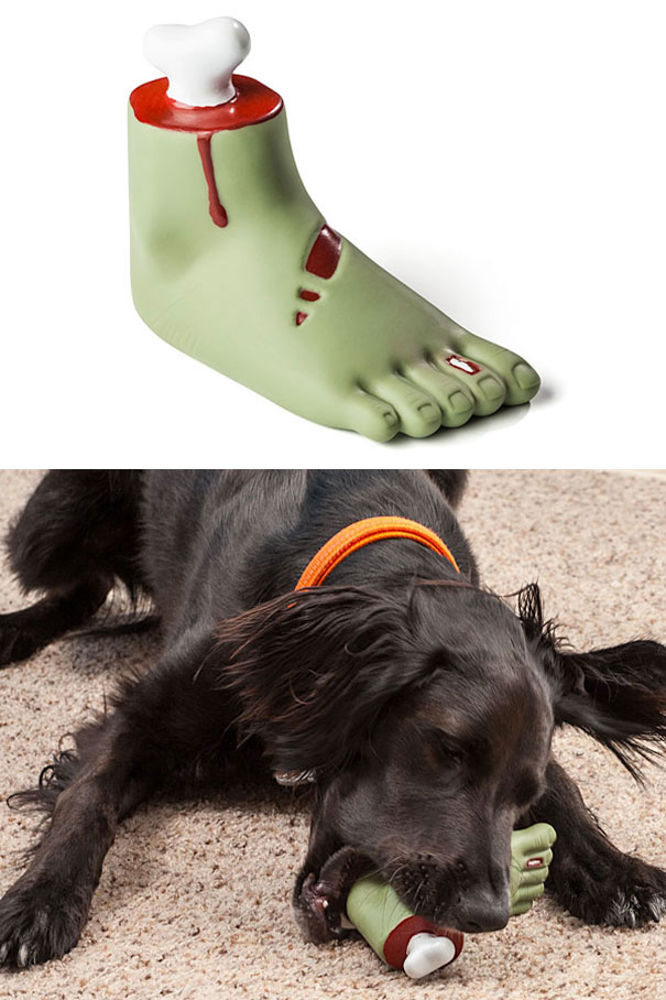 jouet-chien-pied-zombie