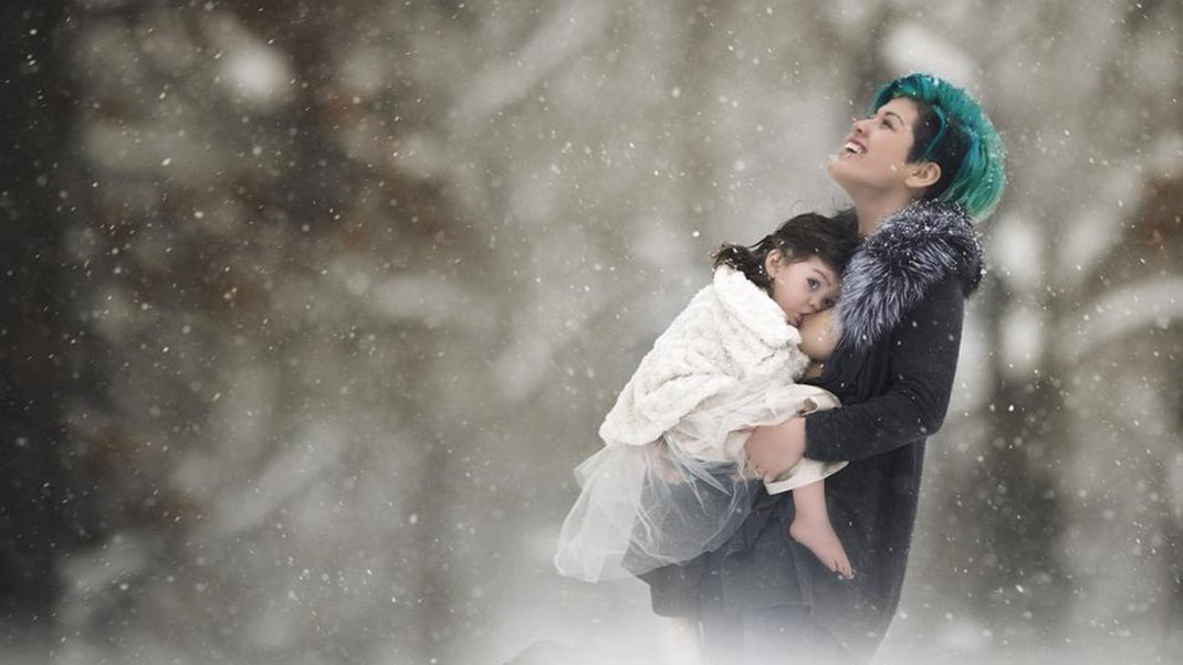 photo-allaitement-mere-sourire