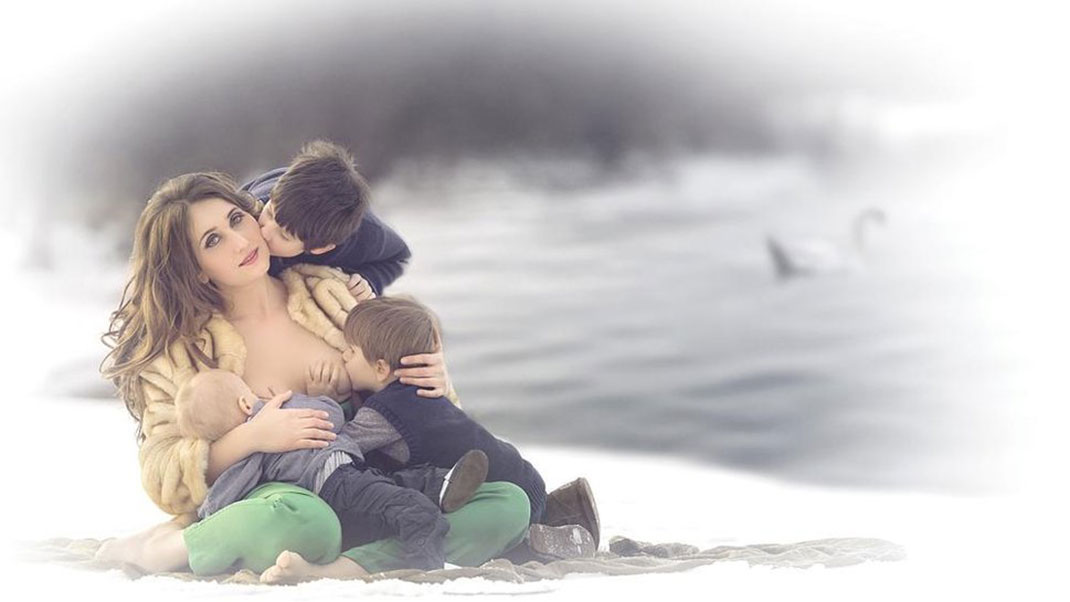photo-allaitement-trois-enfants