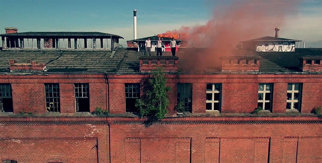 18-batiment-trois-homme