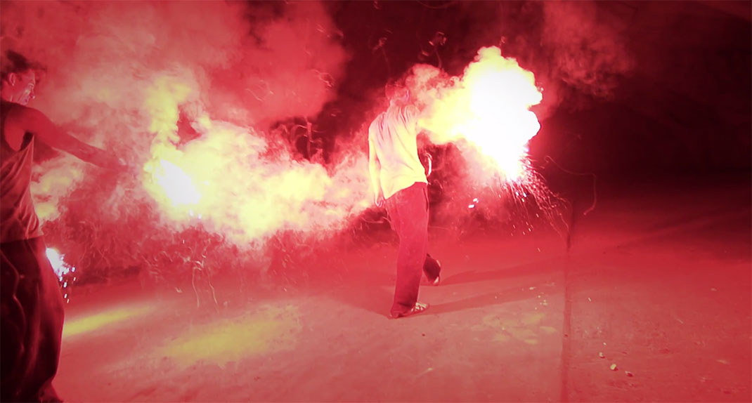 7-fumigene-rouge-danse