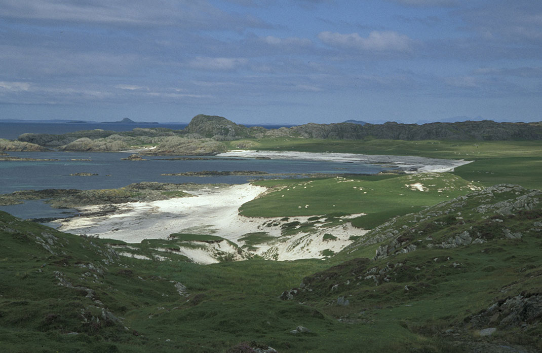 Bay-at-the-Back-of-the-Ocean,-Iona,-Hebrides