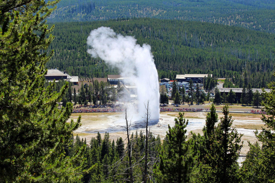 2-geysers-eruption