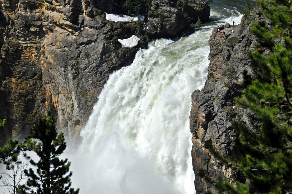 6-grand-canyon-yellowstone-cascade