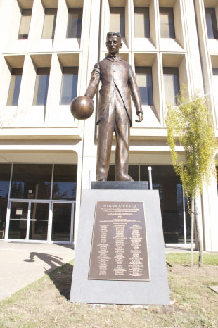 statue-palo-alto