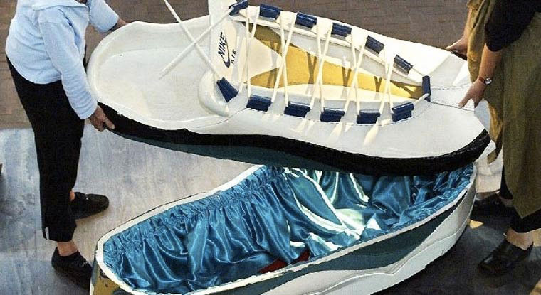 Abebuu-Adekai-cercueils-ghana-basket-nike