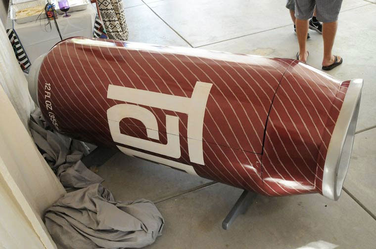 Abebuu-Adekai-cercueils-ghana-canette