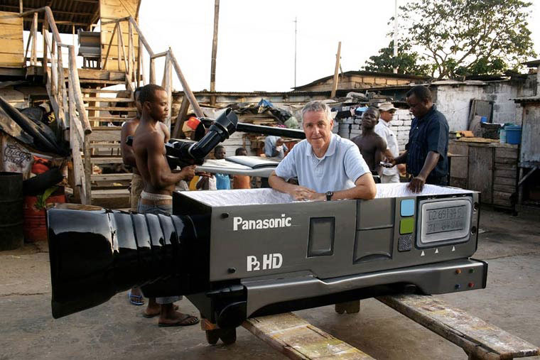 Abebuu-Adekai-cercueils-ghana-camera-panasonic