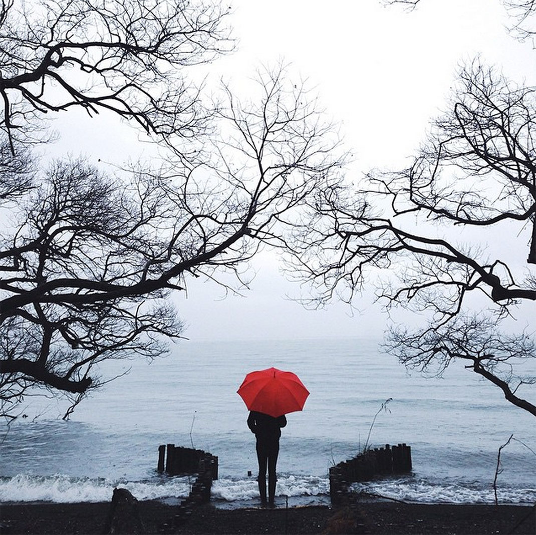 53-parapluierougemer-takashiyasui