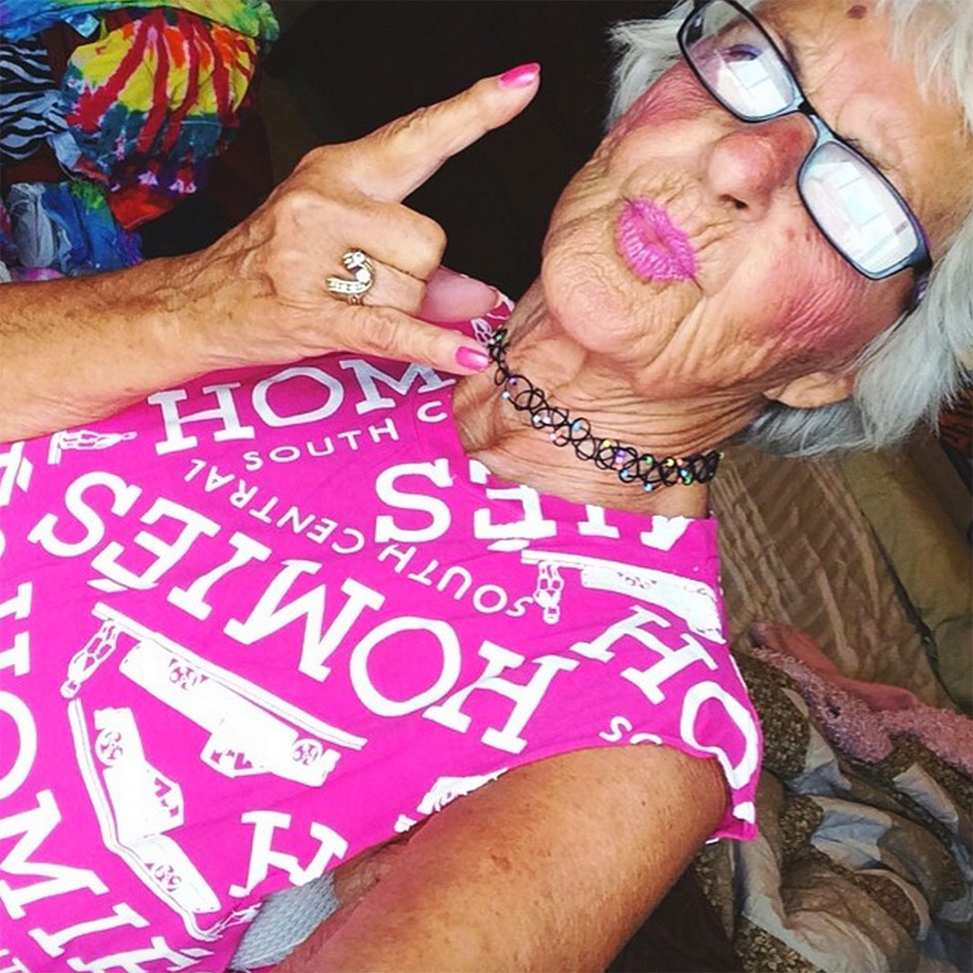 61-tshirtrose-baddiewinkle