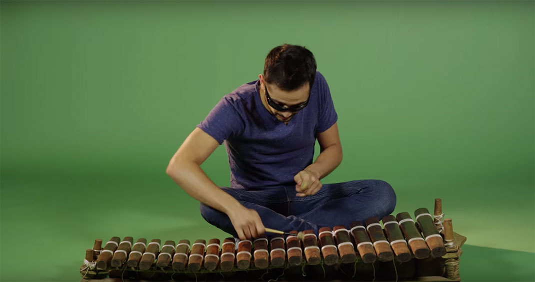 Mystery-Guitar-Man-17