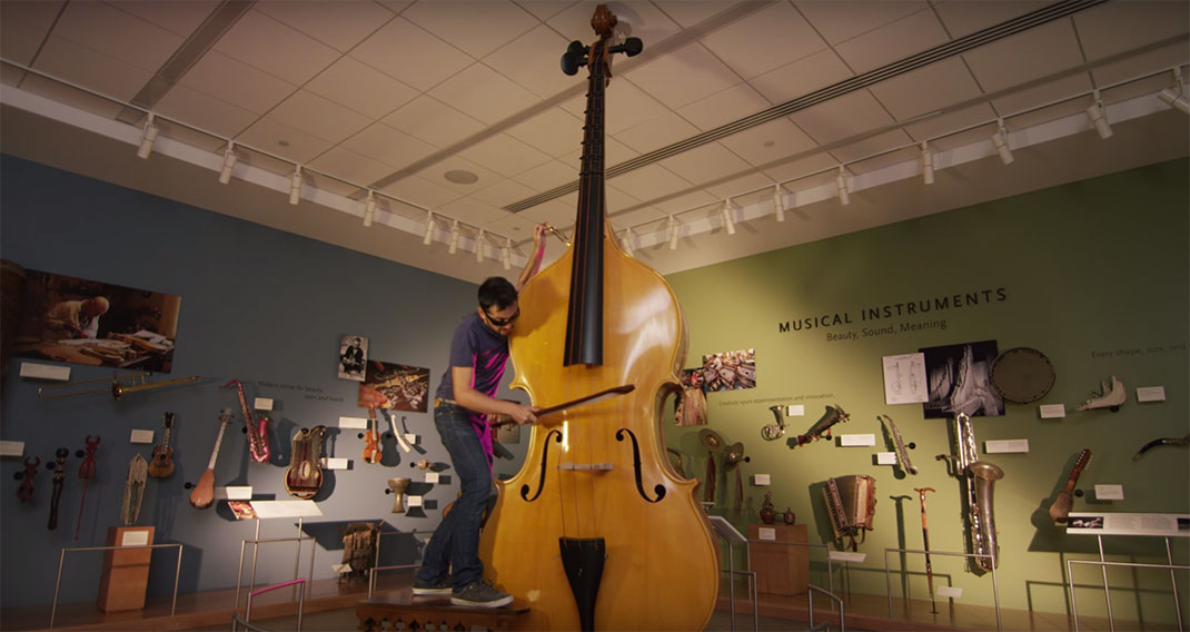 Mystery-Guitar-Man-4