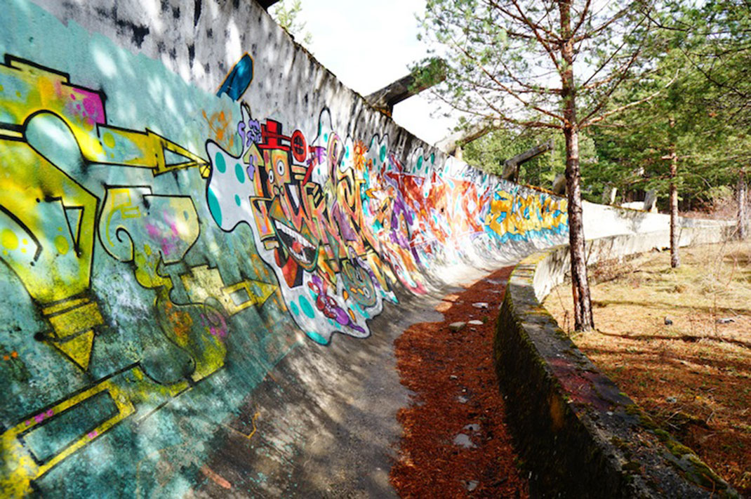 08-siteolympiqueabandon-backpacksandbunkbeds