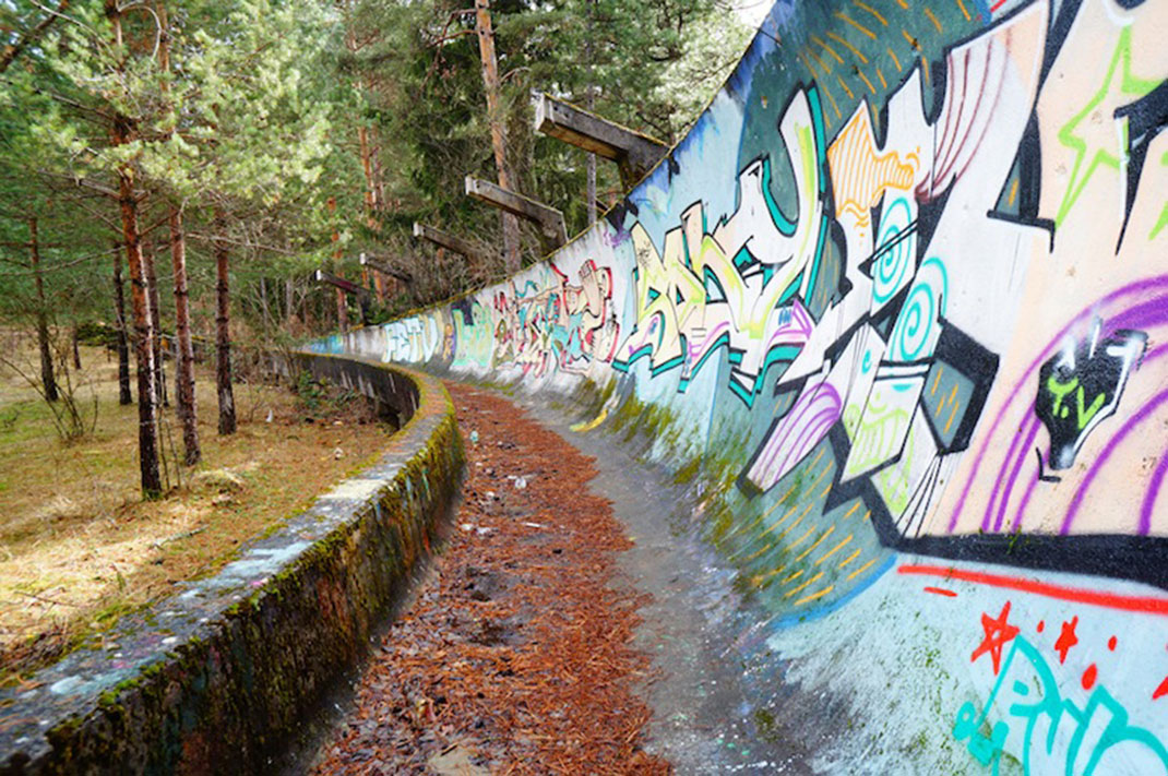 09-siteolympiqueabandon-backpacksandbunkbeds