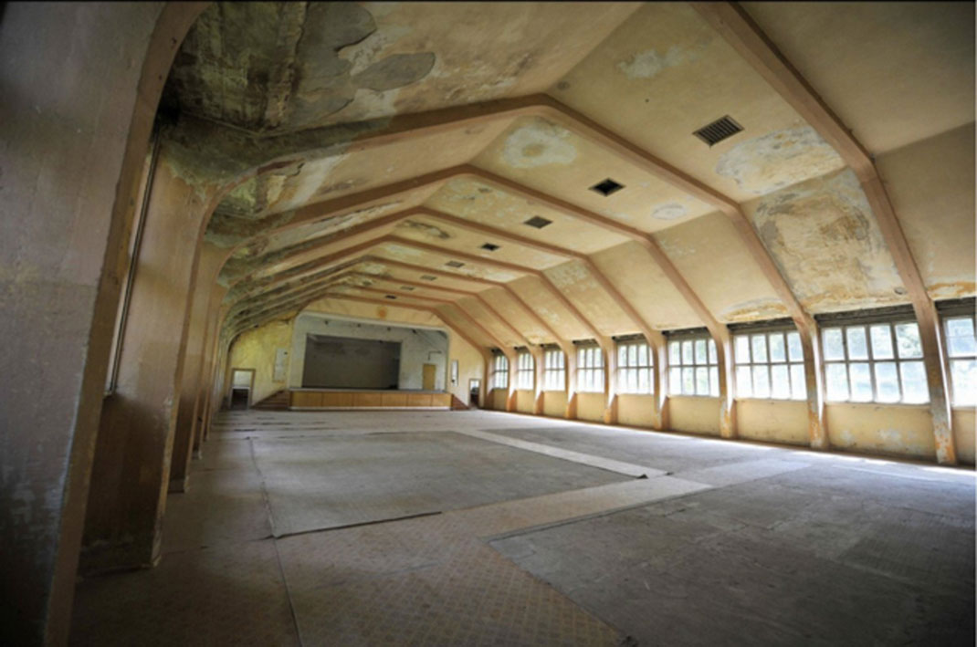 34-siteolympiqueabandon-mainamphitheater