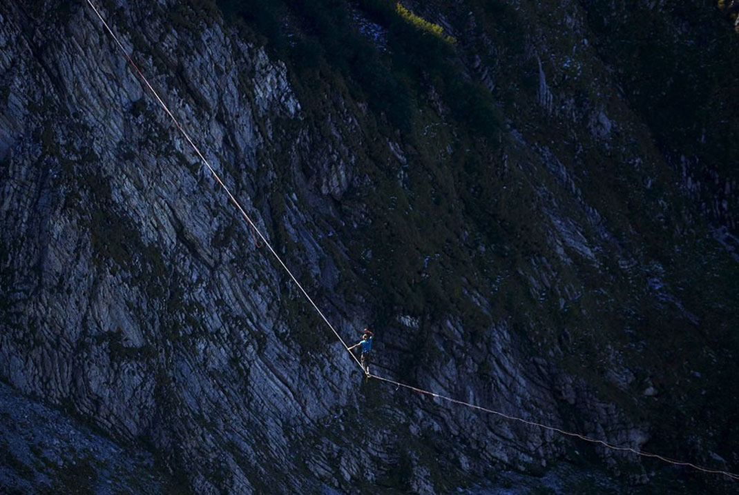 6-funambule-montagne