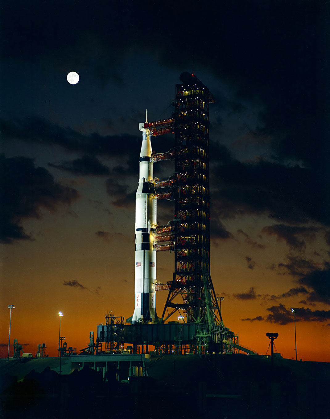 Saturn-V-1