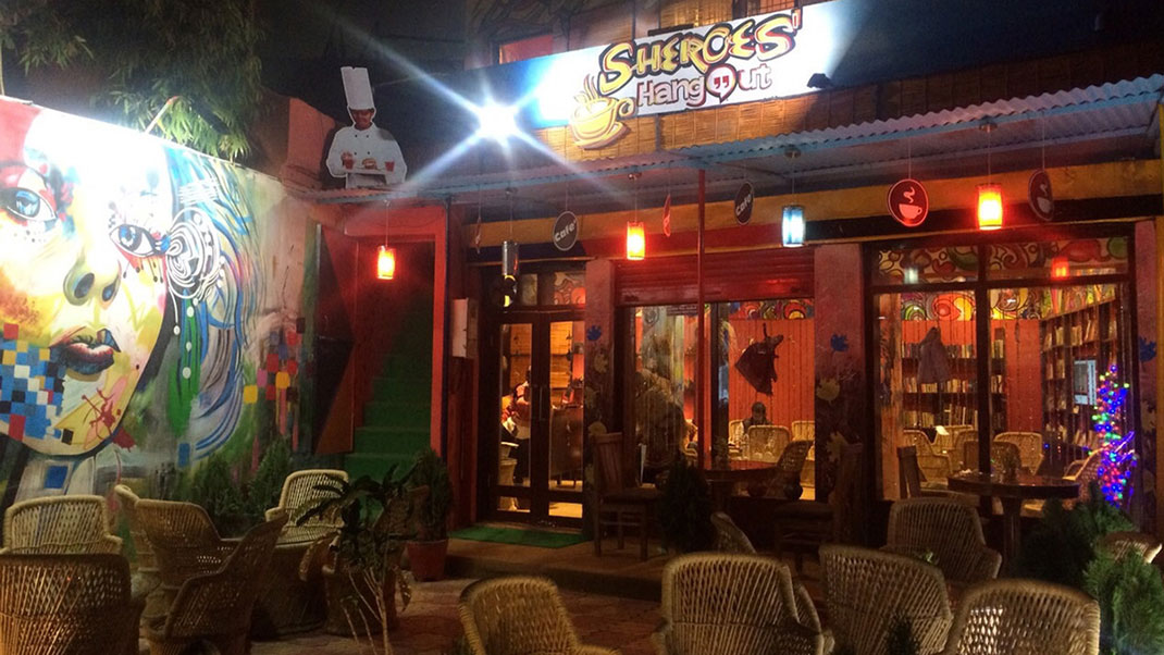 02-cafeinde-sheroeshangout