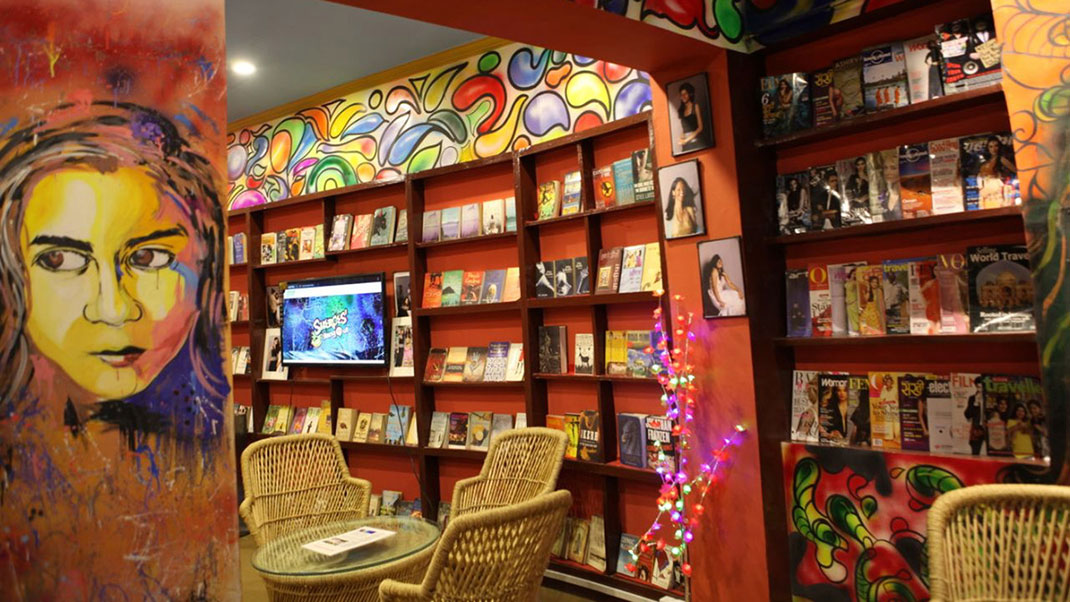 03-cafeinde-sheroeshangout