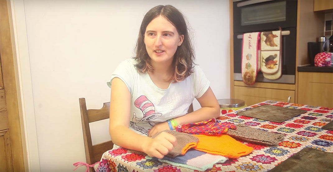 04-tricotpourpoulet-SWNS-Animals