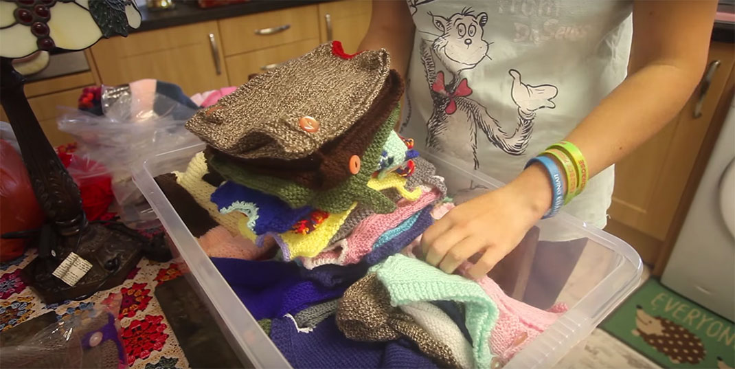 08-tricotpourpoulet-SWNS-Animals