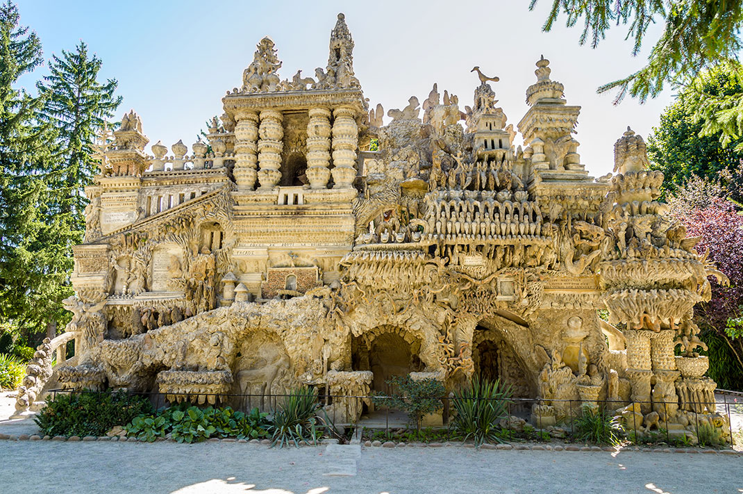 Palais-idéal-shutterstock-5