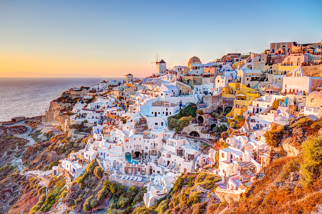 Santorin-Shutterstock-1