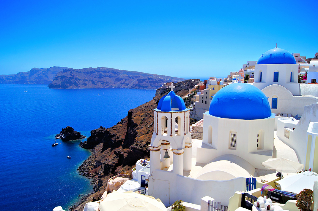 Santorin-Shutterstock-2