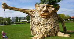 Sculpture géante en bois